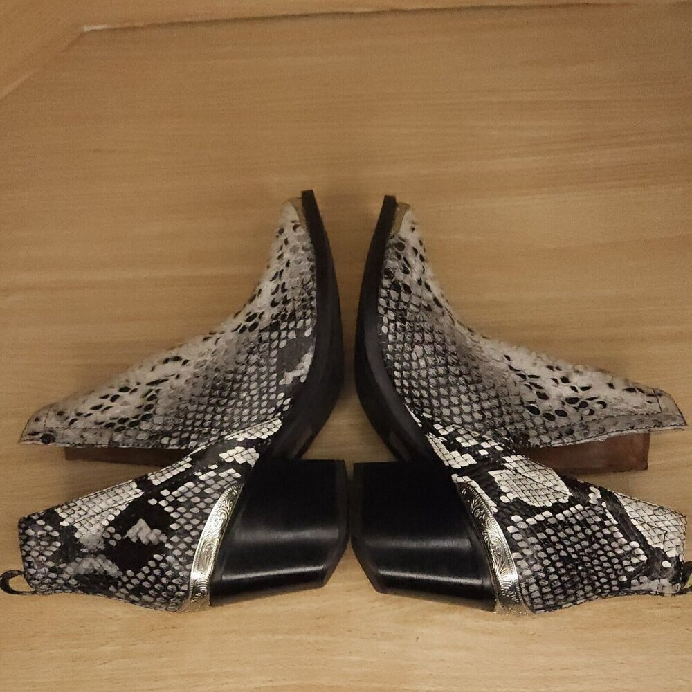 Jeffrey Campbel Cromwell White Snake Print Ankle Boots 6 1/2 - Picture 4 of 8